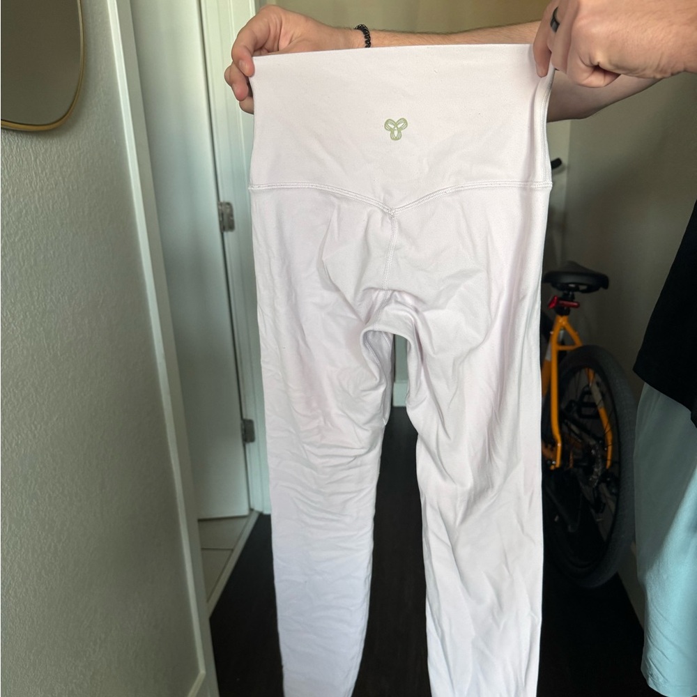 Aritzia Butter Cheeky Hi-Rise Leggings